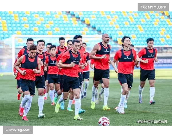 中超战况焦灼 成都蓉城后防失误暂以0比1落后青岛西海岸